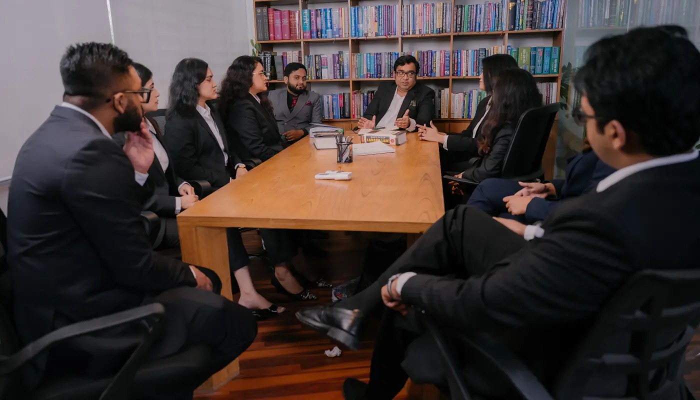 Team discussion — photo 3